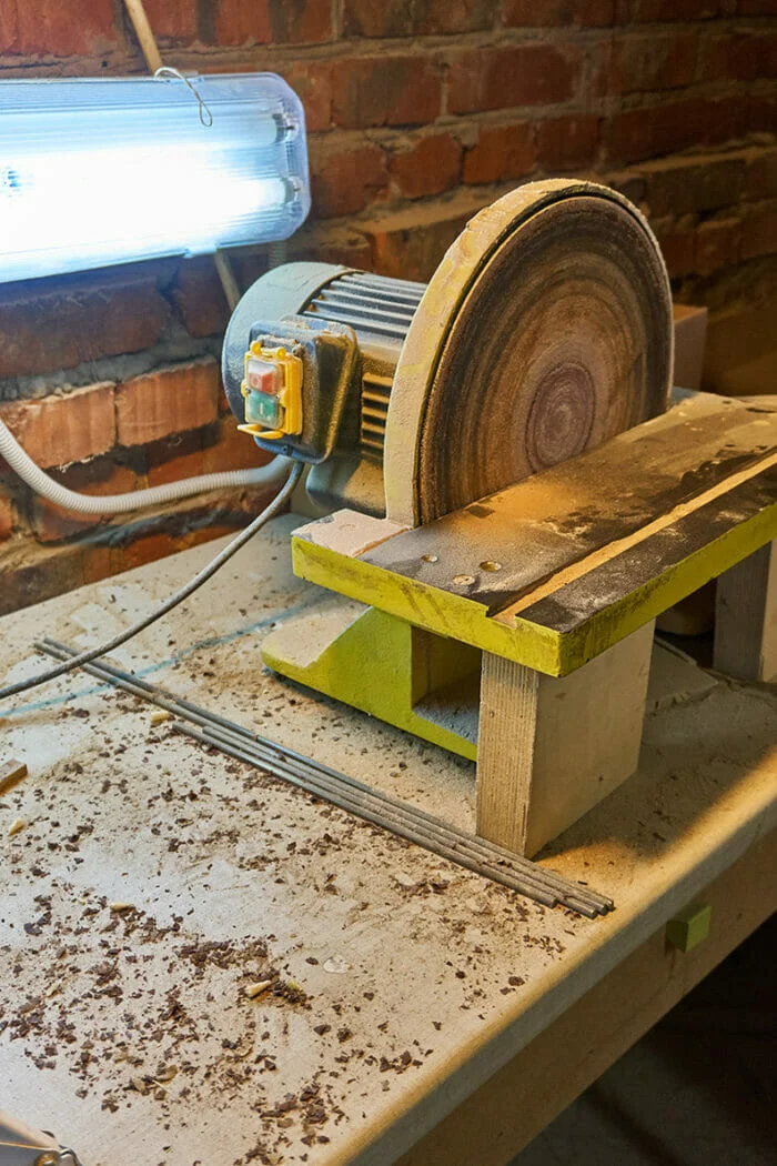 closeup of a mounted disk sander